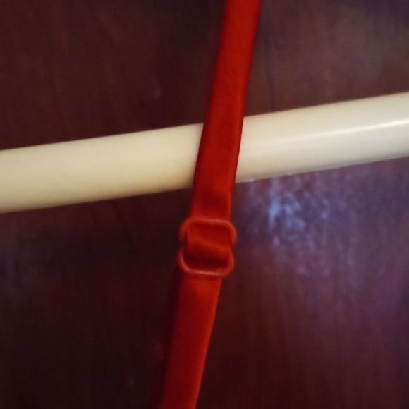 🌞VS Red Camisole Size Petite - Picture 5 of 5